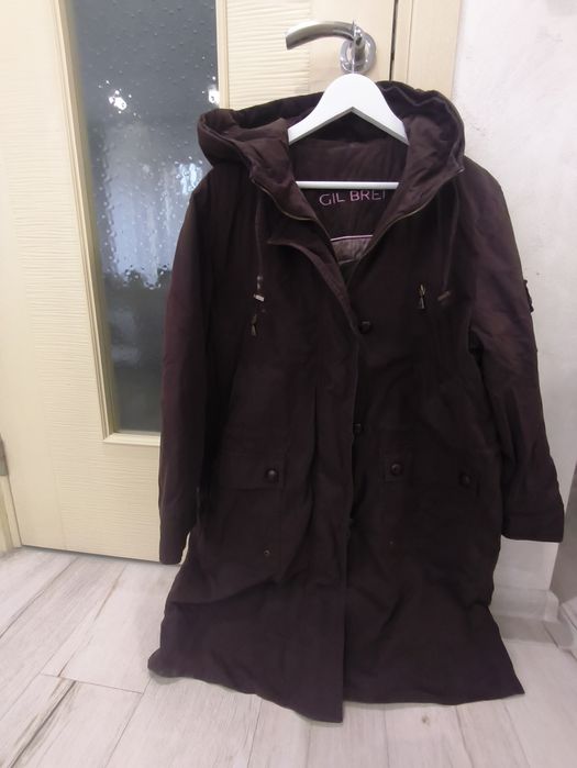 Дамско зимно дълго яке с качулка.