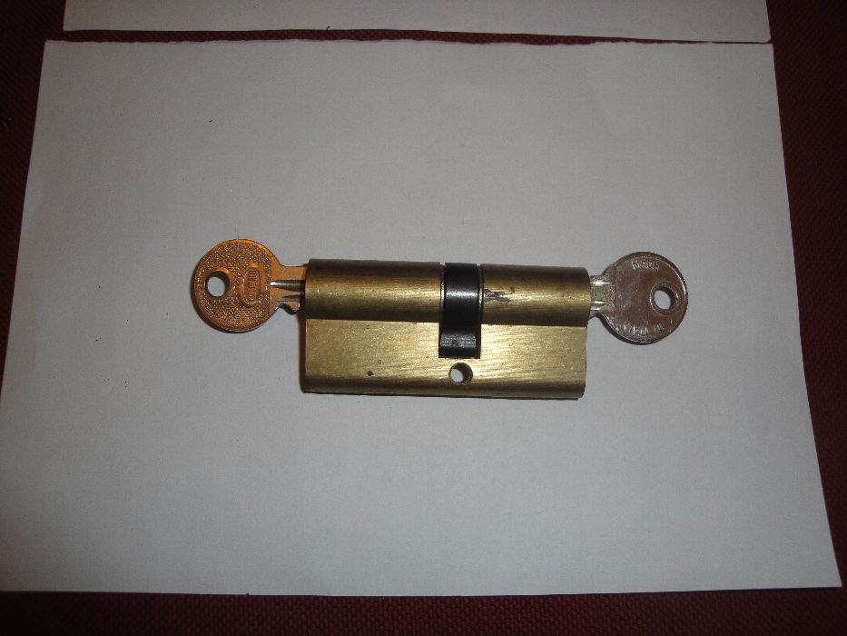 Патрон за Брава с 2 ключа.