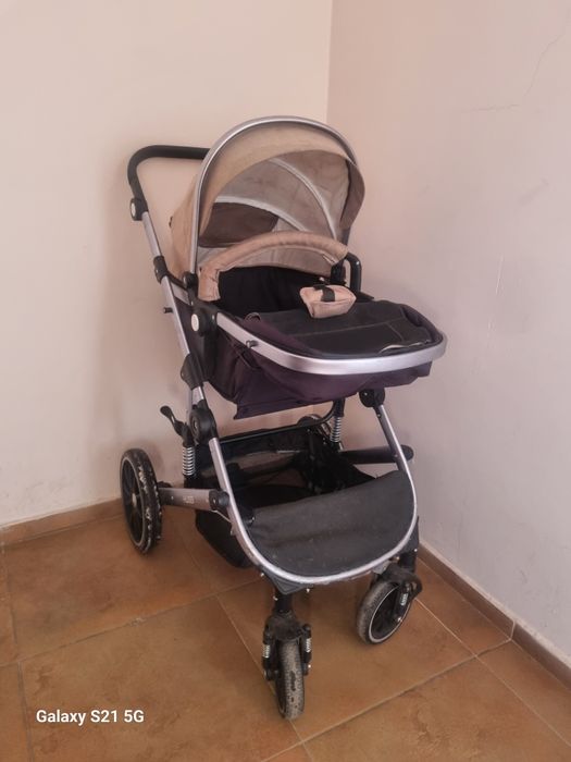 Продам  коляску - универсал  дл 3 лет дождевик в подарок