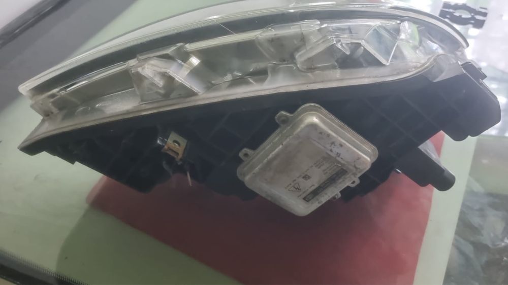 Far stanga Nissan Qashqai 2012 xenon, complet