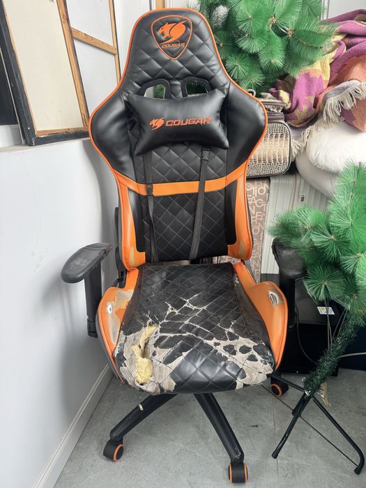 Игровое рабочее кресло COUGAR