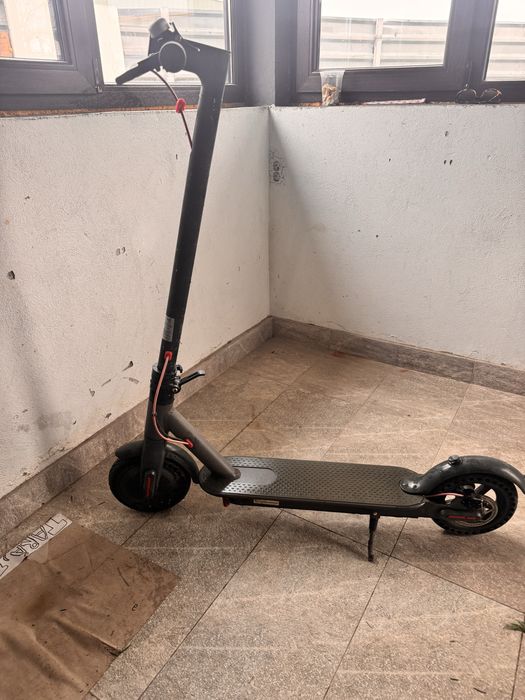 Vand trotineta electrica cu incarcator