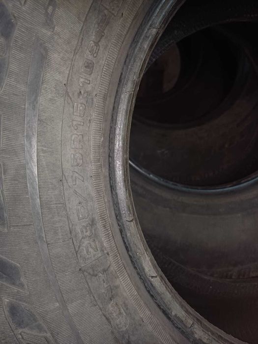 Продам зимние шины 235/75 R15