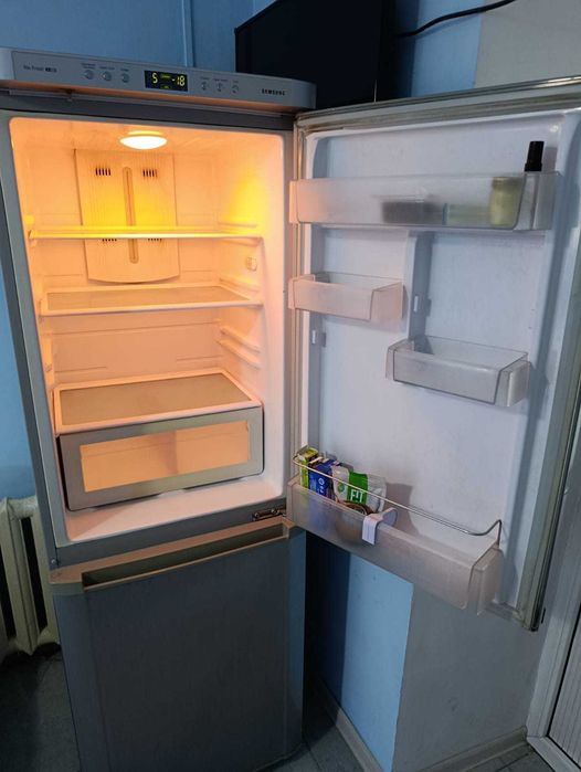 Холодильник SAMSUNG No Frost
