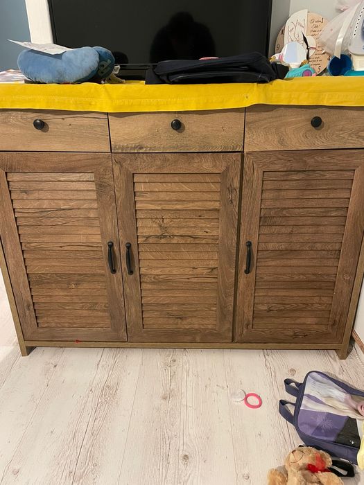 Vand Mobila dulap + bufet Jysk Iasi • OLX.ro