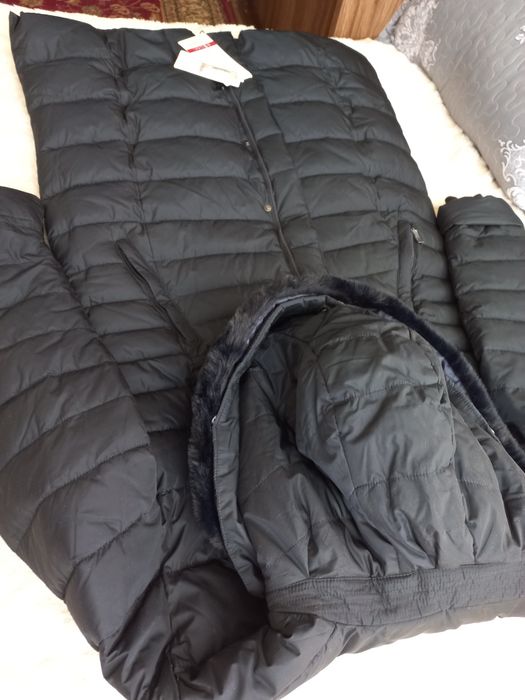 Зимний пуховик с капюшоном