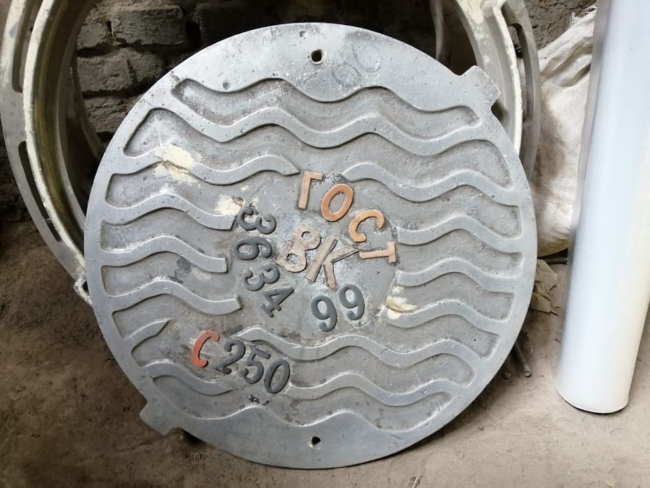 Люк чугунный и полемерныйй