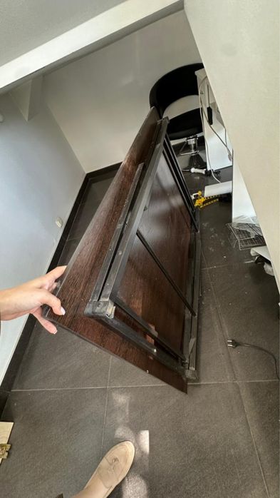 Продам стол . Среднего размера