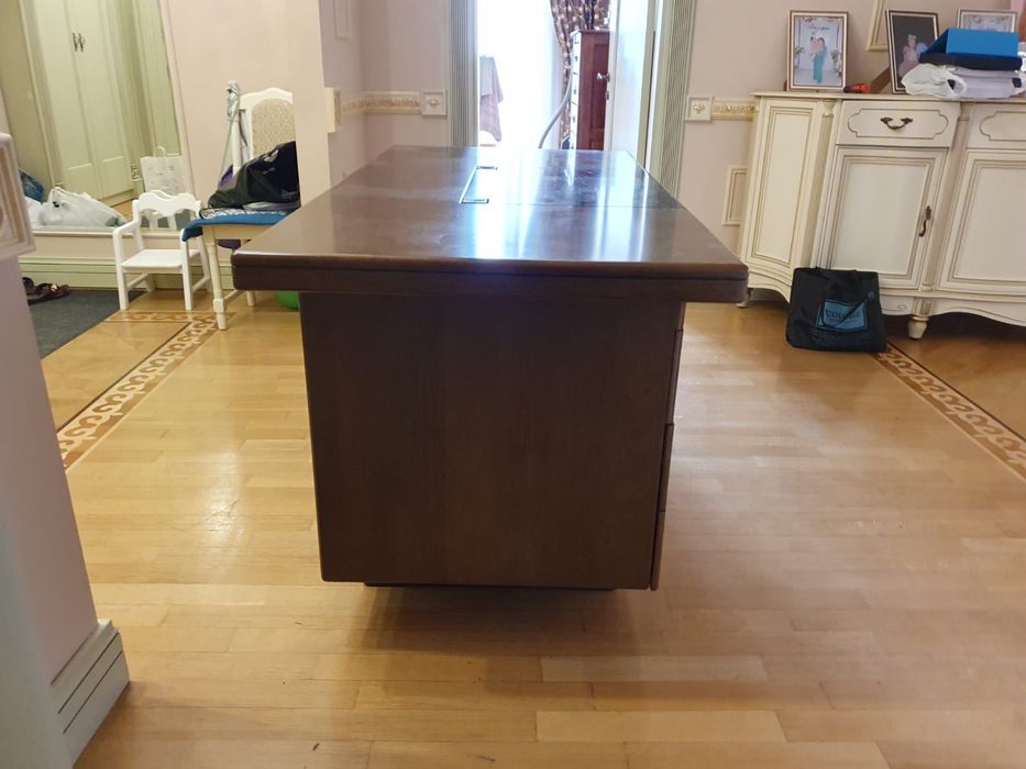 Стол для кабинета