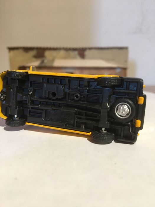 Macheta Ford Transit scara 1:72 Cararama