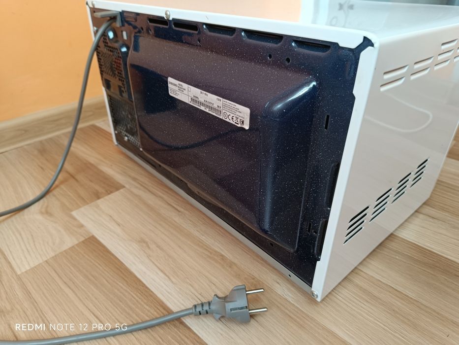 Микровълнова фурна Samsung 800w 23 литра
