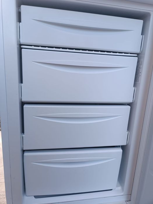 Продам морозильную камеру Индезит