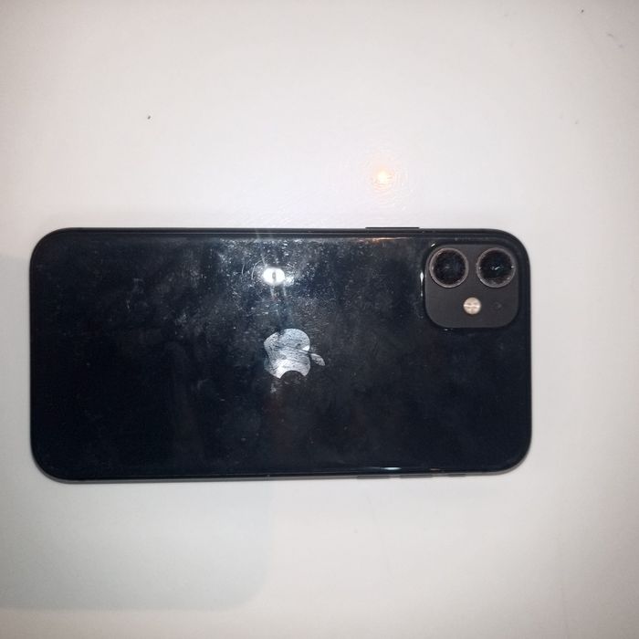 Айфон 11 срочно продаю