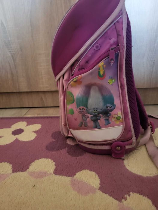 Ученическа раница тролчетата