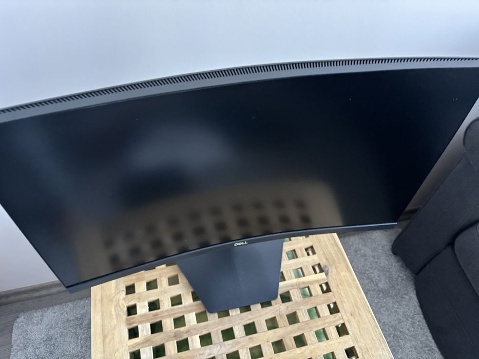 Продавам геймърски монитор DELL