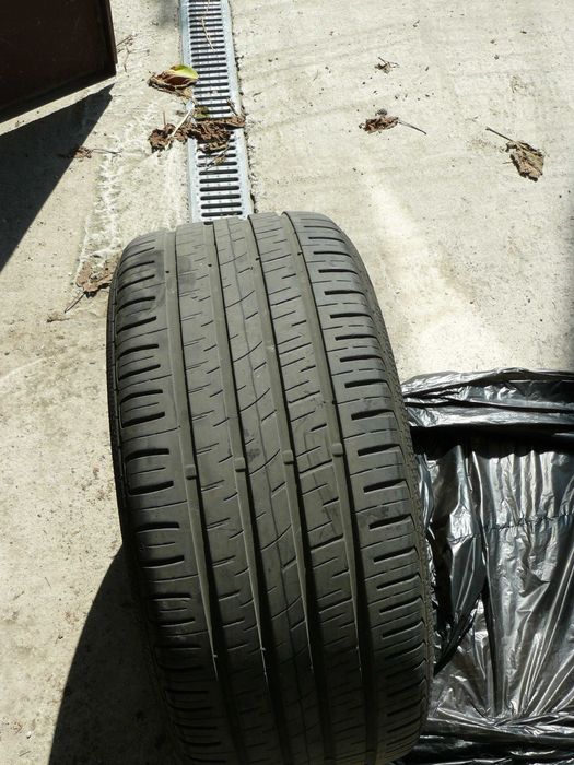 Гуми 18 цола Barum Bravuris 245/40R 18Y DOT 2518 - 2 бр.