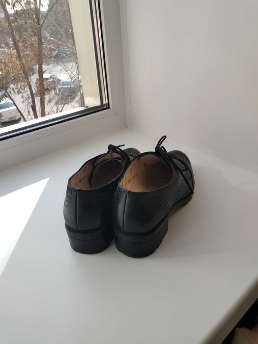 Срочно продам кожаные броги Юничел