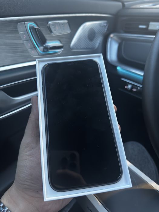 Продам iPhone 11 128g AKB-76