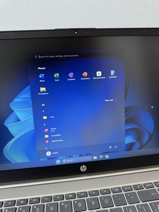 Laptop HP 15 | AMD Ryzen 5 7520U, 16GB DDR5 5500MHz, 512GB NVMe SSD, Autonomie peste 12 ore | Ca Nou, Garanție 1 an