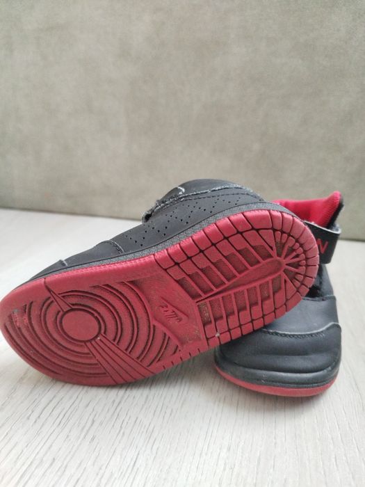 Vând încălțăminte băiat