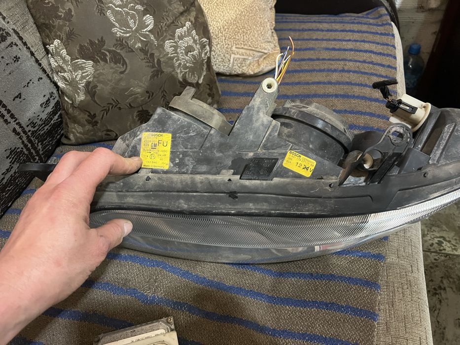 Продам фары оригинал ксенон.