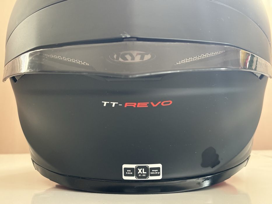 Каска KYT TT-REVO, черен мат, размер XL.