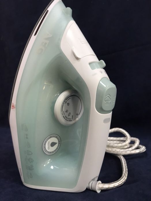 Парна ютия AEG Db