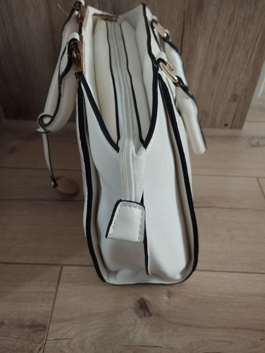 Кожена дамска чанта