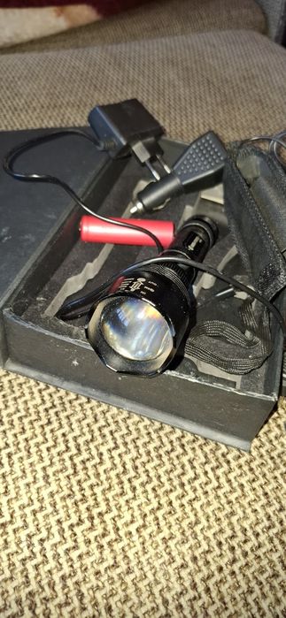 Продам фонарик с ZOOM