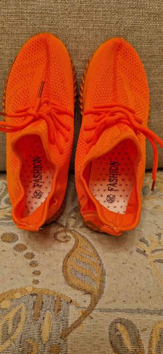 Продам новые кроссовки