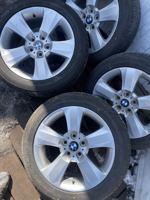 Продаеться комплект дисков на БМВ с резиной