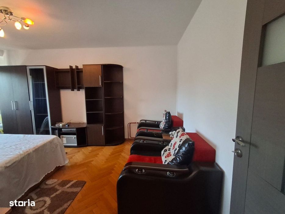 Apartament 3 camere, decomandat, de inchiriat – Str. Amaradia /Lice