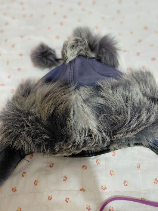 Caciula piele si blana naturala, varsta 2-3 ani, stare impecabila.