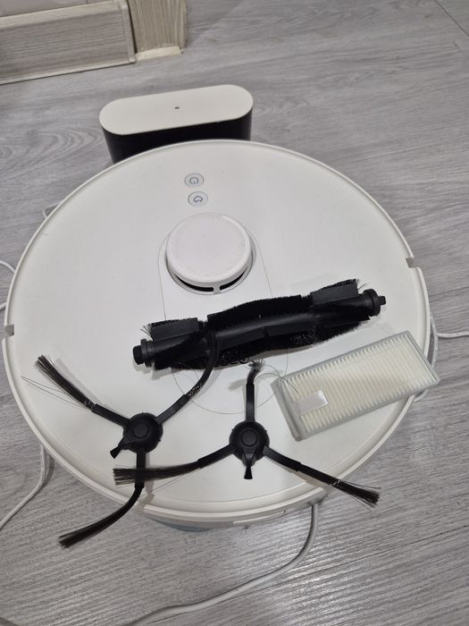 Продаю робот пылесос.