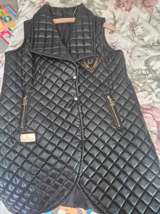 Дълъг черен елек