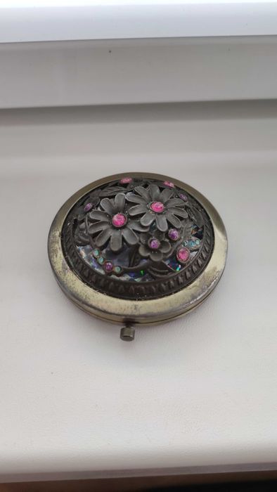 Кутийка за бижута и огледала