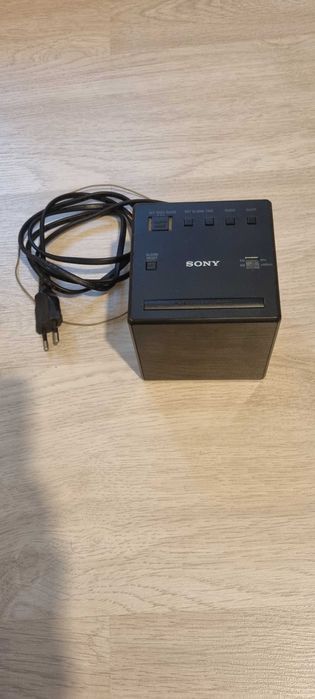 Radio cu ceas Sony