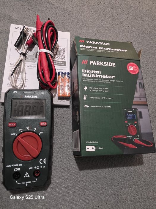 Multimetru digital model nou 3 in 1 cu NCV si sonde de temperatură.