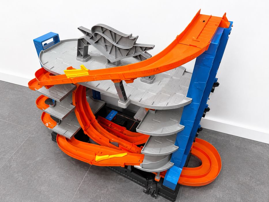 Hot Wheels ultimate garage