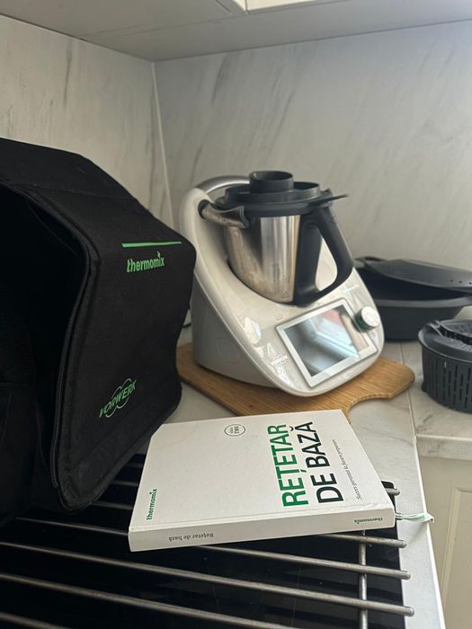 De vanzare Thermomix TM 6 cu 2 boluri + accesoriu feliere si razuire