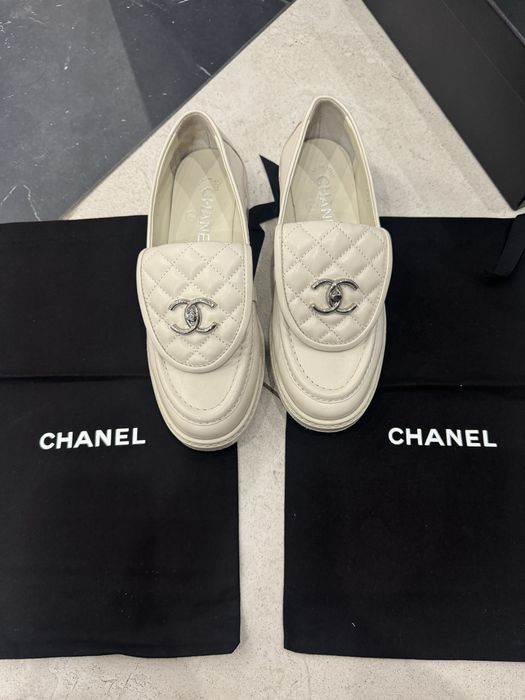 Лоферы белые Chanel