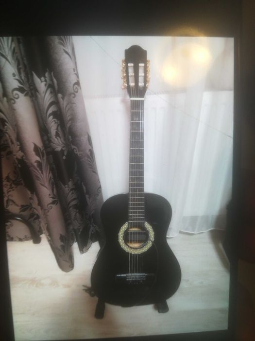 Vând chitară acustică