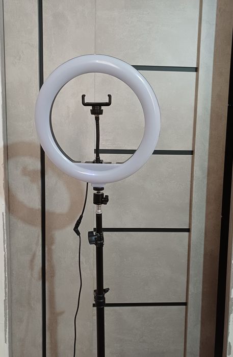 продам кольцевую лампу