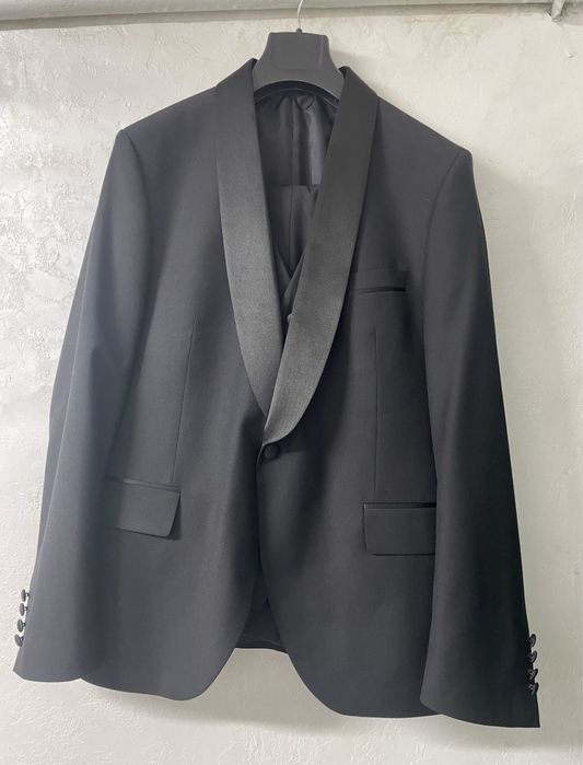 продам черный смокинг костюм