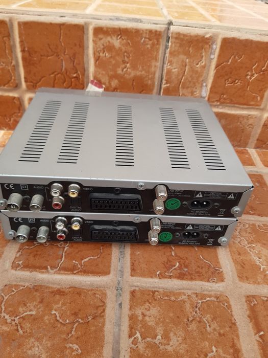 Antena parabolica+ 2 satellite receiver Digi