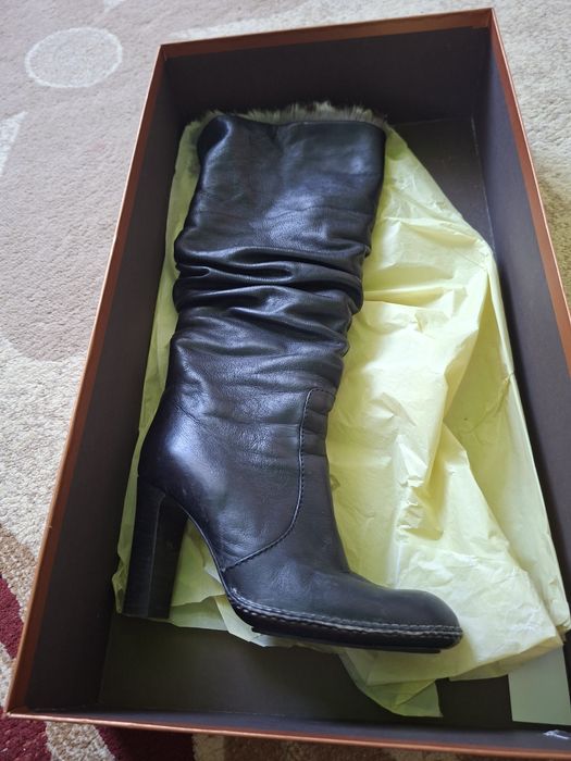 Қысқы етік , натуральный кожа с мехом , сапасы жақсы .