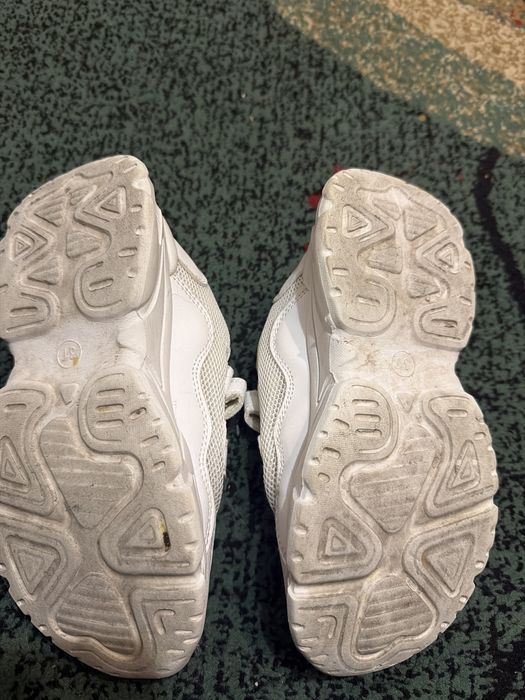 Кроссовки белые