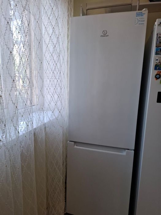Продам  холодильник  индезит