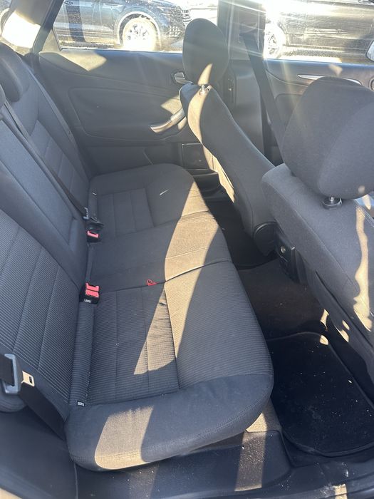 Vand Ford Mondeo cu volan pe dreapta