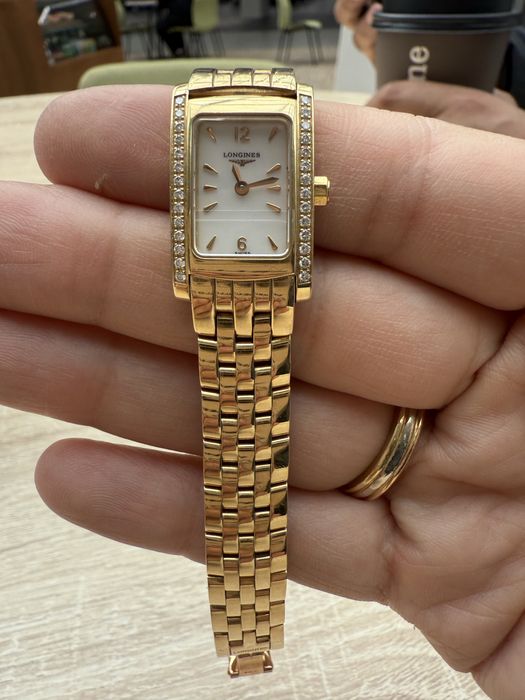 Срочно продам золотые швейцарские брендовы часы Longines.   L